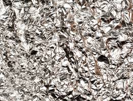 Хитрые хозяйки сыплют соль на фольгу и бед не знают: вот зачем это нужно — 2 полезных совета