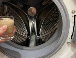 Колпачок в барабан — и стиральная машина как с магазина: вся грязь выйдет черными волокнами