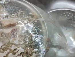 Нужно ли снимать пенку при варке мяса – ответ экспертов вас шокирует