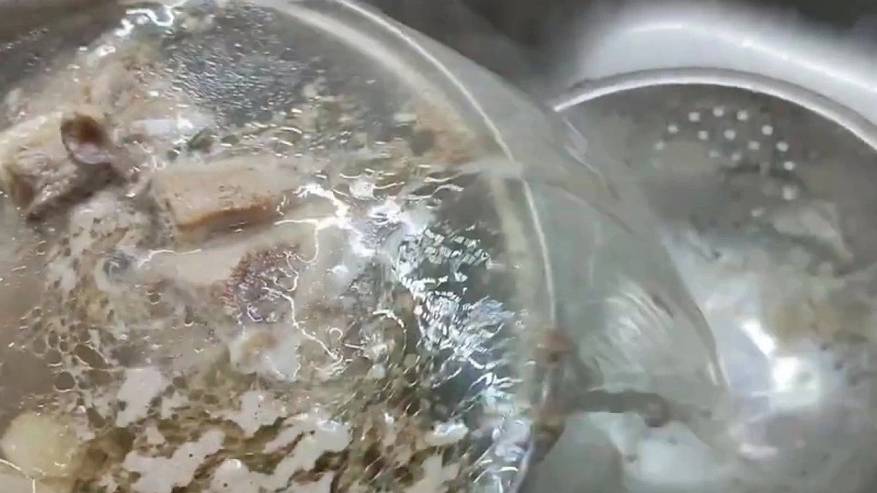 Главная картинка новости: Нужно ли снимать пенку при варке мяса – ответ экспертов вас шокирует