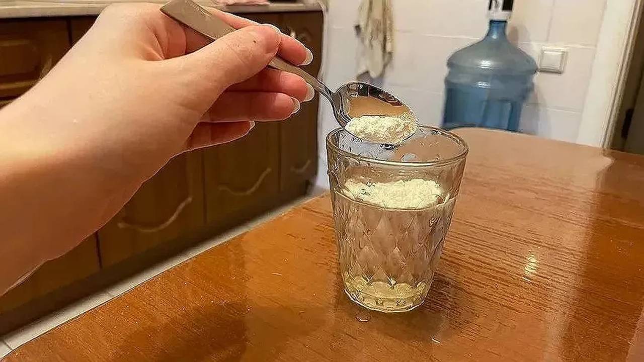 Заливаю в слив 1 стакан — и засор улетает сразу же: делаю так постоянно — теперь никаких проблем с вантузом