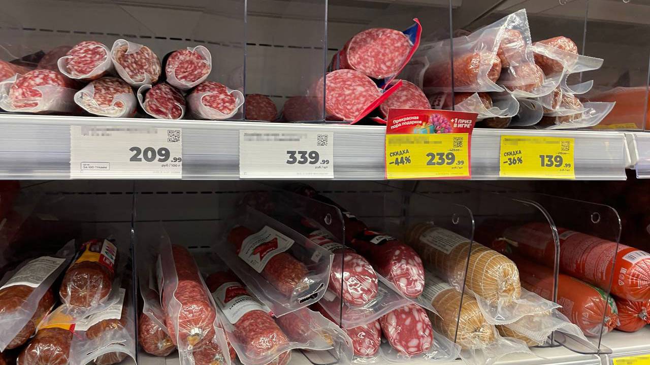 Главная картинка новости: Можно смело брать – там чистое мясо: раскрыли марки колбасы, которые прошли проверку