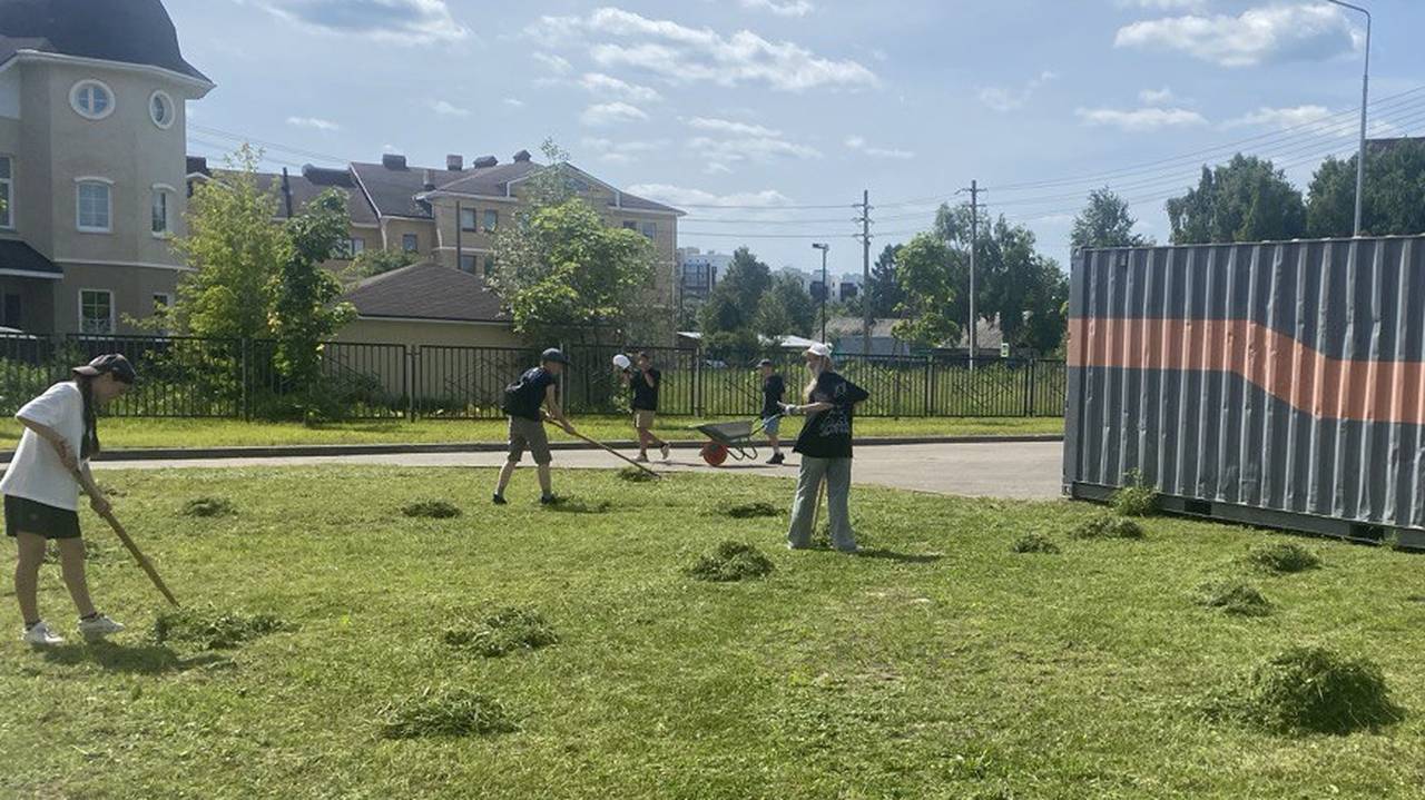 Главная картинка новости: В Коми рекордное за последние годы количество подростков примут на работу летом