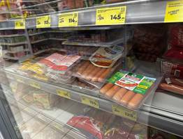 Никакой бумаги, внутри лишь натуральное мясо: названы лучшие марки сосисок и сарделек