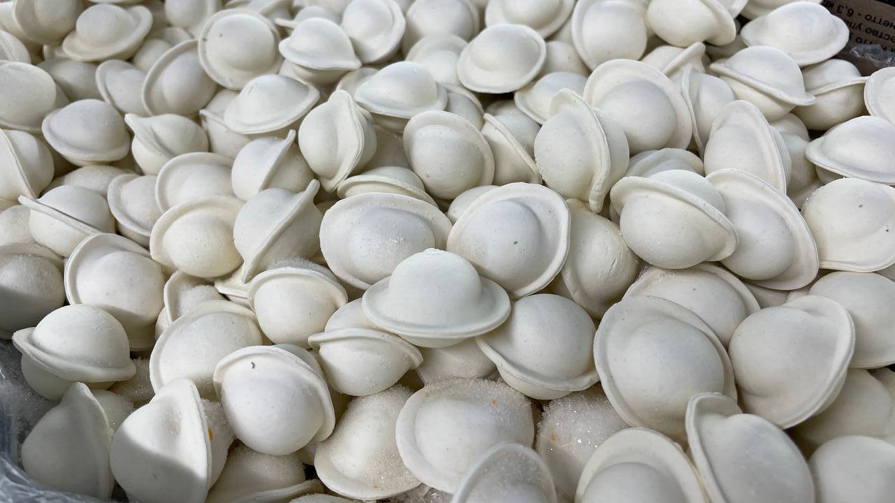 Главная картинка новости: Почему запрещено бросать пельмени в кипяток. Запомните раз и навсегда