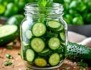 Огурцы будут хрустеть и радовать вкусом: свекровь раскрыла быстрый способ малосольной закуски