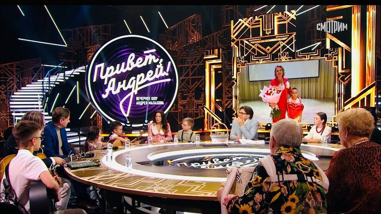 Главная картинка новости: Ведущий Андрей Малахов получил в подарок иван-чай из Коми