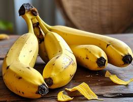 Банановую кожуру посыпаю солью — весь июнь не нарадуюсь своей смекалке: лучший лайфхак для лентяев