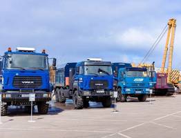 В Коми открылась выставка спецтехники: от мощных трубоукладчиков до роскошных Aurus