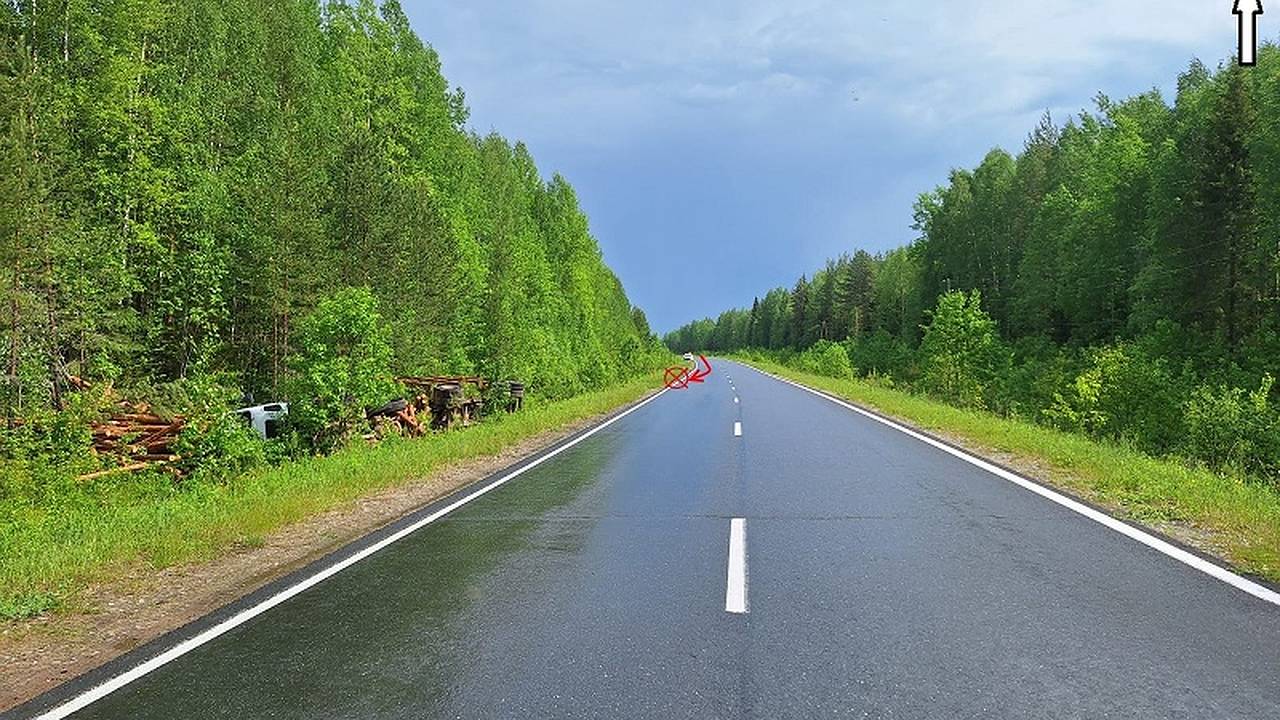 Главная картинка новости: На дорогах Коми за сутки два автомобиля оказались в кювете