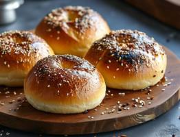 Ленивые пирожки за несколько минут — даже духовка не нужна: сочная начинка и золотистая корочка