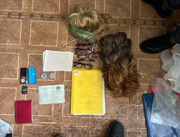 Полиция Коми задержала аферистку с париками и поддельными документами