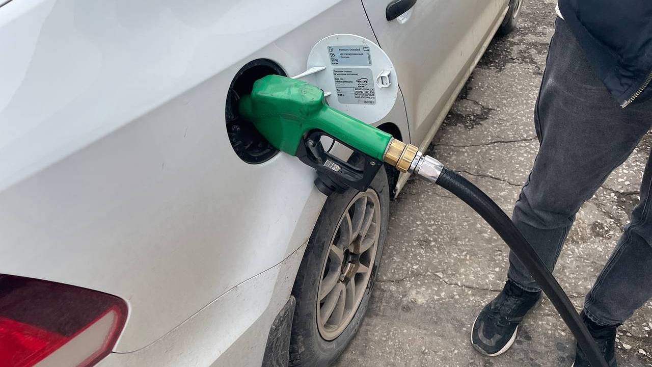 Главная картинка новости: Перестанут брать деньги с 16 июня. Автомобилистов ждет неожиданное изменение на АЗС