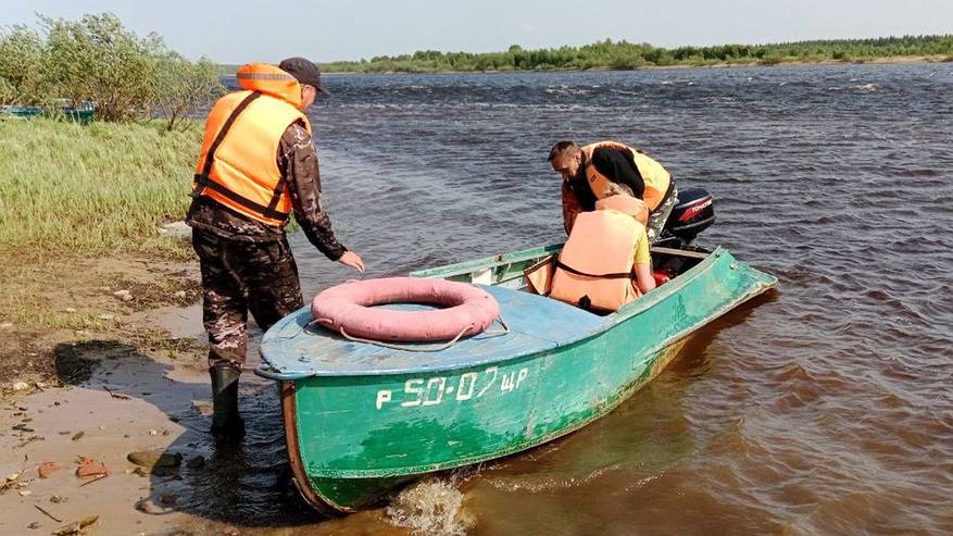 Главная картинка новости: В одном из районов Коми спасатели напомнили о правилах для судоводителей