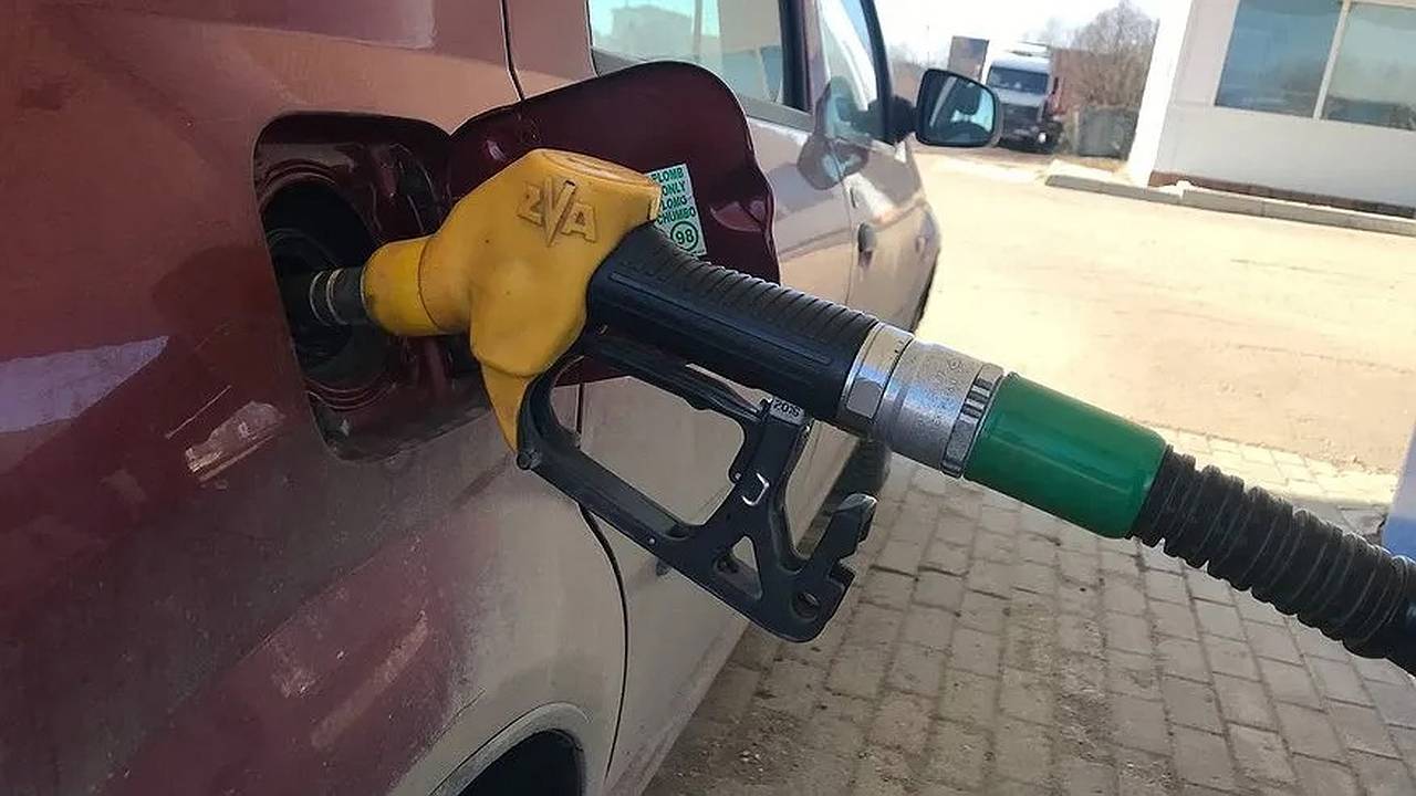 Главная картинка новости: Перестанут брать деньги с 17 июня. Автомобилистов ждет неожиданное изменение на АЗС