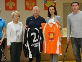 К Дню России ветераны мини-хоккея в Коми получили новую форму