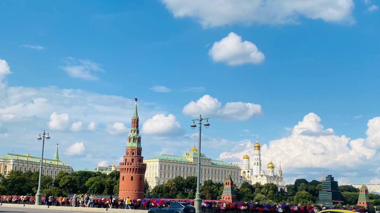 Главная картинка новости: Выпускники из Коми отправятся на главный бал страны в Кремль