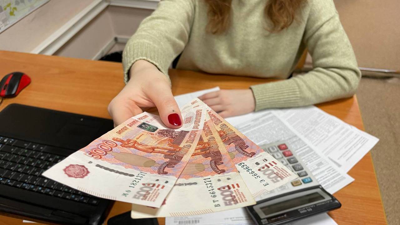 Главная картинка новости: По 10 000 рублей разово пенсионерам. Решение принято