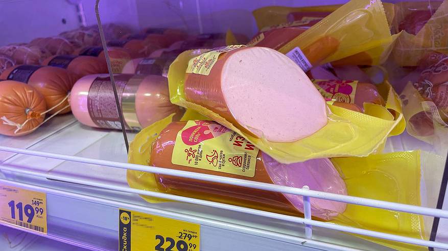 Главная картинка новости: Если увидите в составе колбасы эти 2 слова, положите ее на место - не давайте такую даже бродячим котам