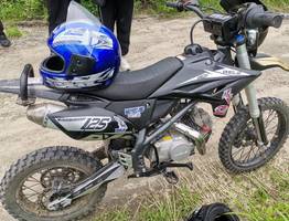 Опасное развлечение в Коми: инспекторы остановили юных гонщиков на питбайках