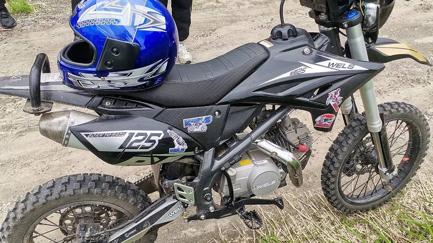 Главная картинка новости: Опасное развлечение в Коми: инспекторы остановили юных гонщиков на питбайках