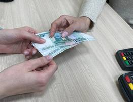 Пенсионерам нужно срочно обратиться в соцзащиту за выплатой. Деньги зачислят сразу