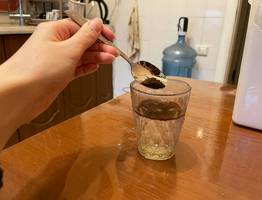 Заливаю в слив 1 стакан — и засор рассасывается со свистом: делаю так постоянно — теперь никаких проблем с вантузом