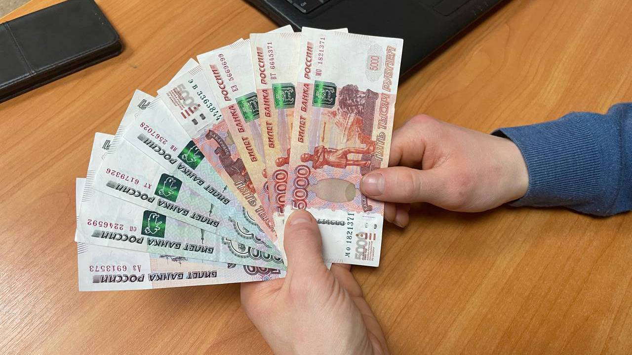 Главная картинка новости: Сбер уведомил россиян, у кого деньги хранятся на карте