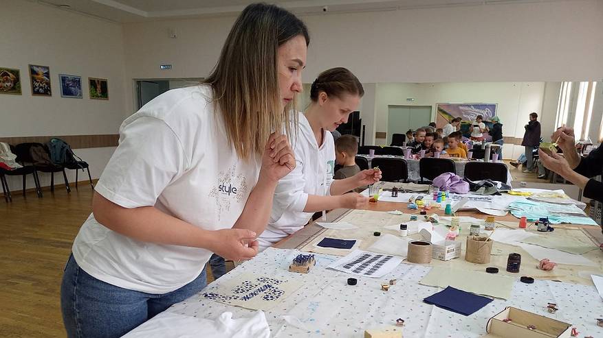 Главная картинка новости: В Коми создают модные вещи с национальным колоритом и сохраняют язык