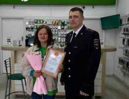 Бдительность работницы салона связи в Коми уберегла пенсионерку от потери 142 тысяч рублей