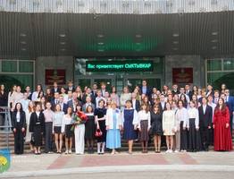 Сегодня Сыктывкар чествовал лучших выпускников 2025 года