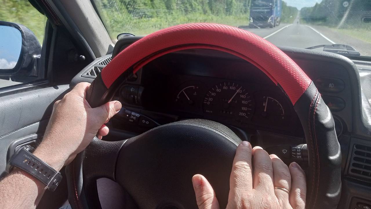 Главная картинка новости: В ГАИ поставили точку в вопросе: до какого возраста разрешено водить машину - пенсионерам сообщили о действующих ограничениях