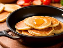 Как сделать оладьи в 2 раза вкуснее: уже год не расстаюсь с этим рецептом – готовить просто и быстро