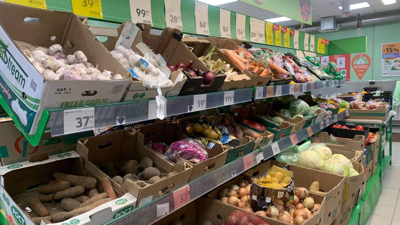 Главная картинка новости: В Коми продолжают дорожать гречка и мясо, а дешеветь яйца и овощи