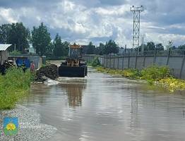 Сыктывкар борется с последствиями ливней: на улице Северная идут работы по откачке воды