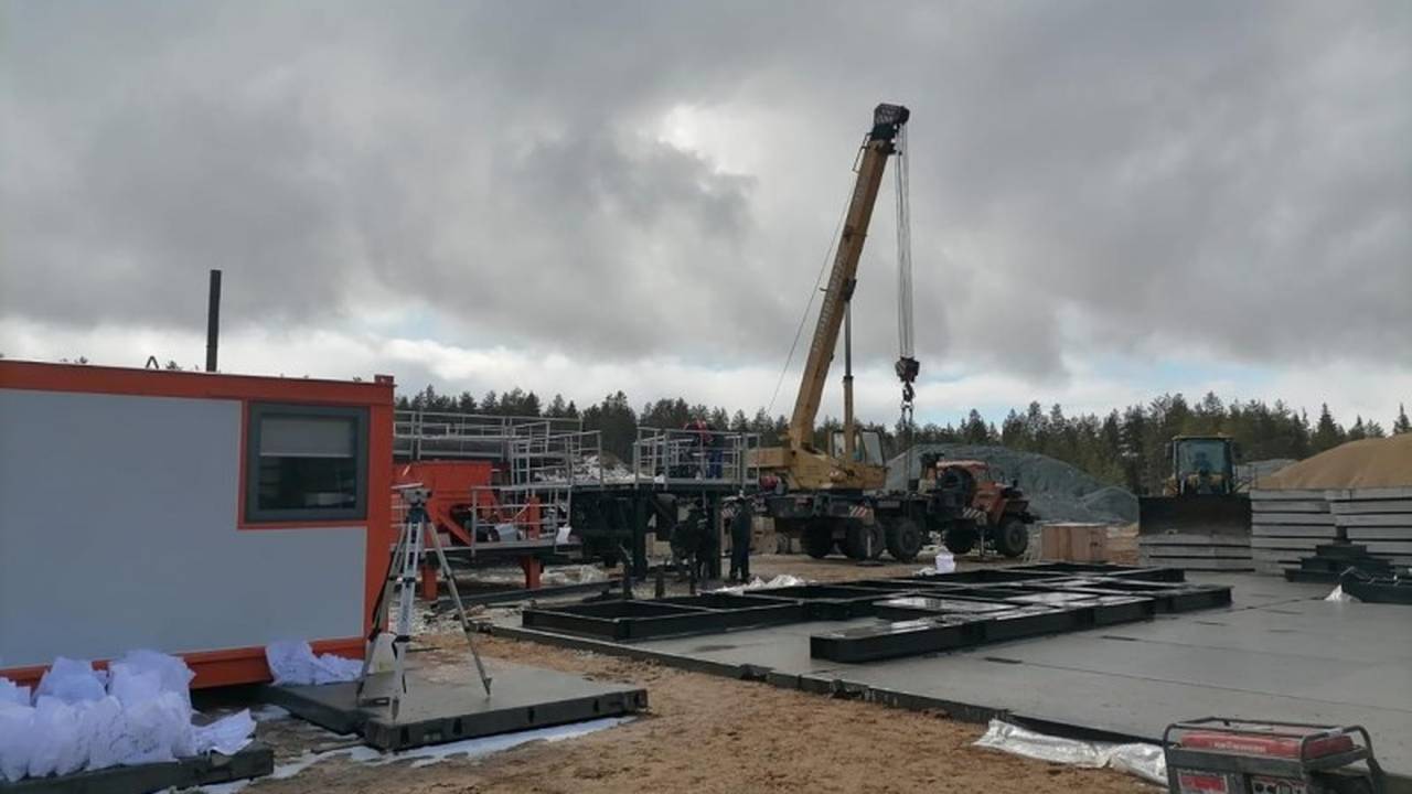 В одном из поселков Коми продолжается строительство нового путепровода