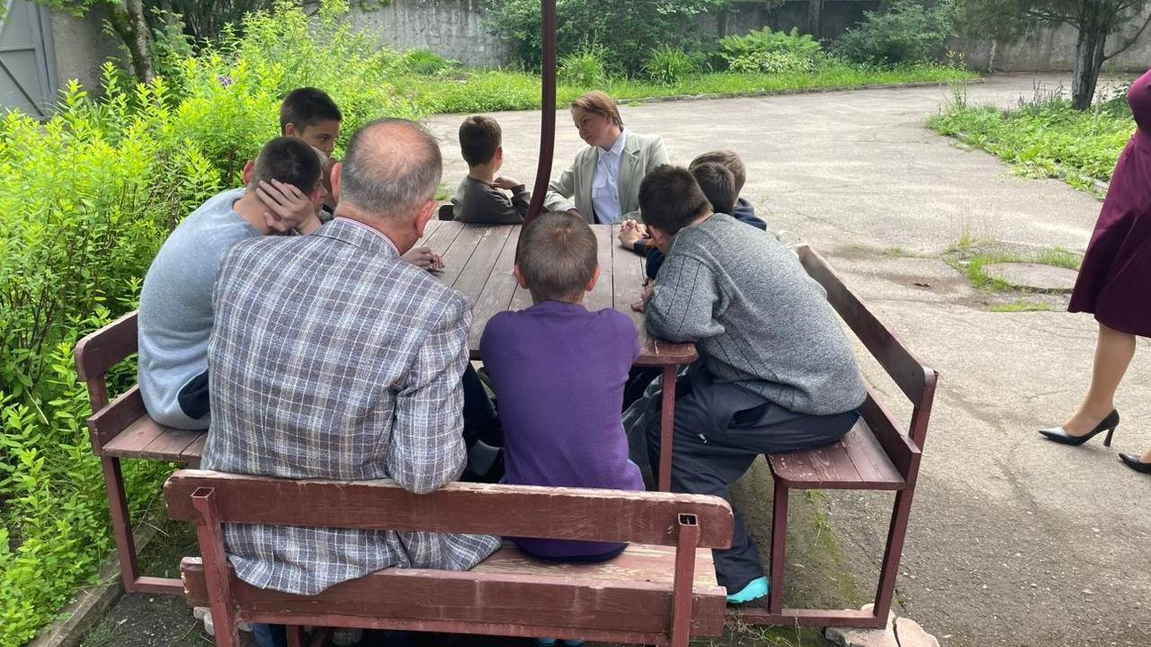 Главная картинка новости: Адвокаты и детский омбудсмен посетили центр для трудных подростков в Коми