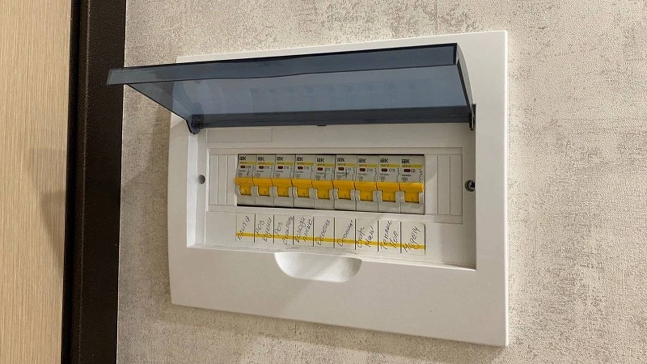 Главная картинка новости: "Пожирают" четверть электричества в доме - эти два прибора надо выключить из розетки прямо сейчас