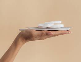 Хитрые хозяйки уже давно скупили все ватные диски: вот для чего они пригодятся в быту — 3 простых лайфхака