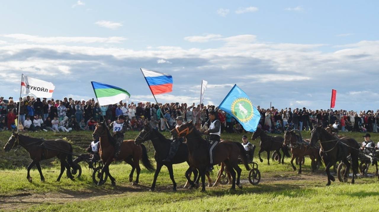 Главная картинка новости: Ижемские конные гонки собрали 20 лучших наездников Коми