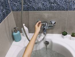 Почему в США и Канаде не пользуются ванной и душем: у них есть третий вариант и он лучше во многом