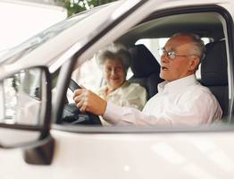 В ГАИ поставили жирную точку: до какого возраста можно водить машину - пенсионерам озвучили действующие ограничения