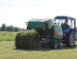 Аграрии Коми преодолевают погодные трудности в заготовке кормов