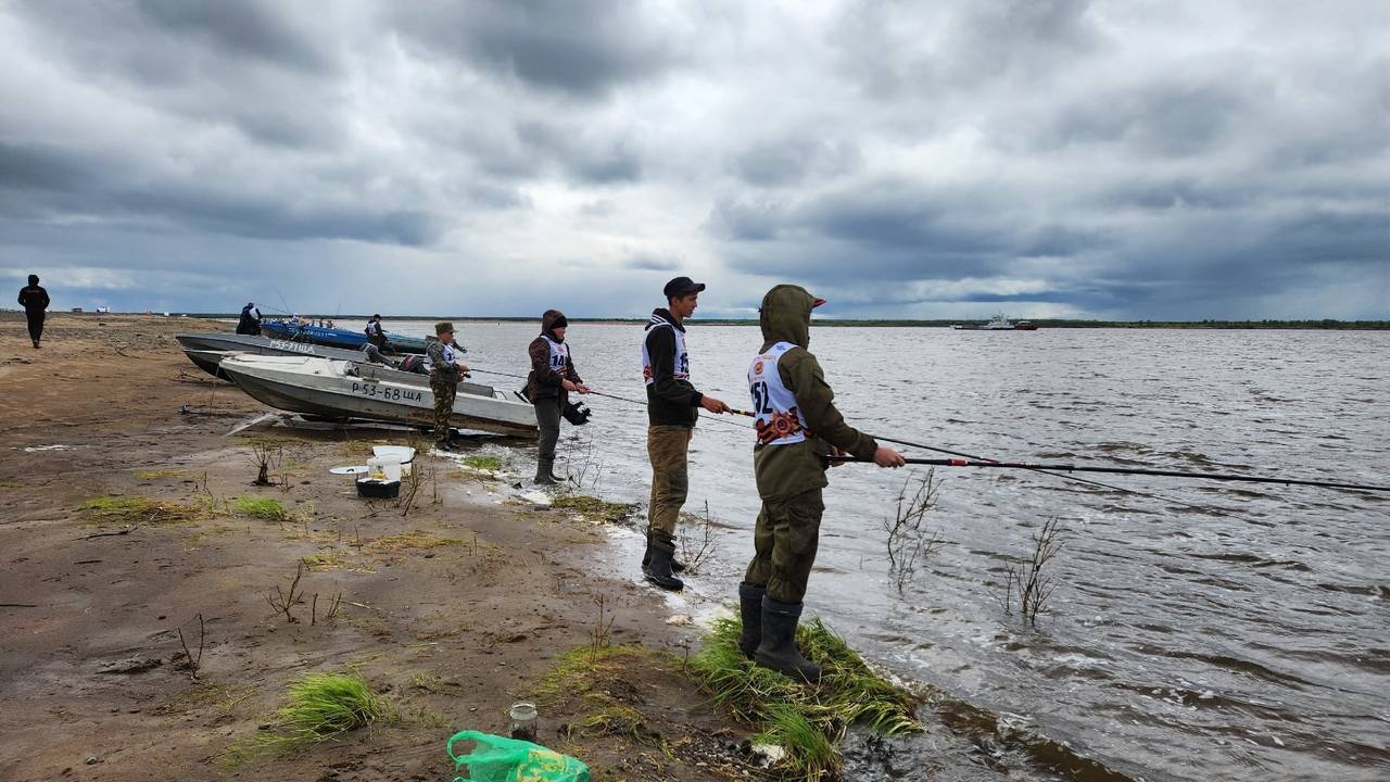 Главная картинка новости: Рыболовный азарт в Коми: в Усть-Цильме прошли соревнования к тематическому дню