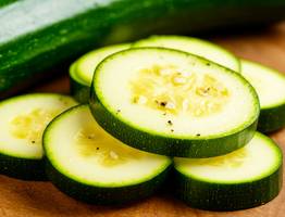 Просто натрите кабачки и добавьте яйца. Так вкусно, что готовлю каждый день