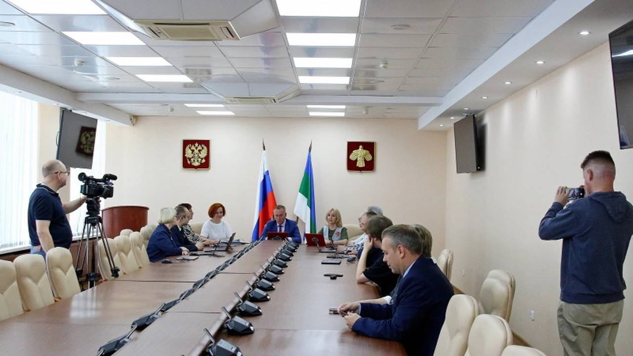 Главная картинка новости: За вакантную должность главы Коми поборются пять кандидатов