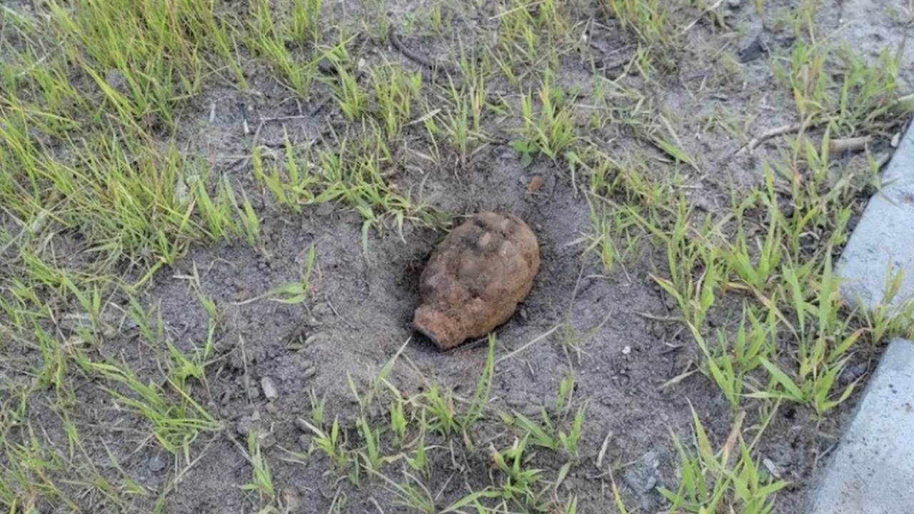 Главная картинка новости: В столице Коми рядом с одной из школ нашли гранату