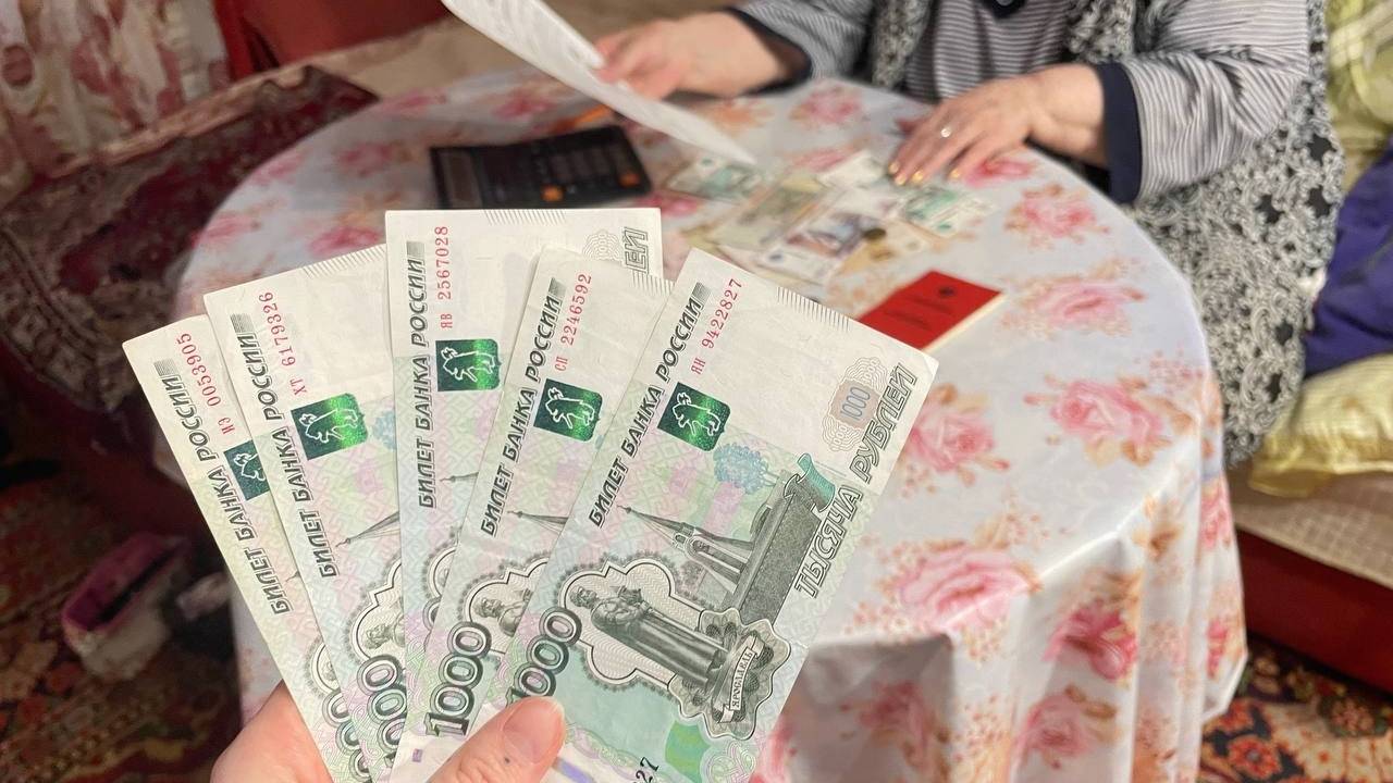 Главная картинка новости: Пенсионерам выдали пенсию за август и обомлели