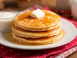 Вместо сырников и оладьев: Шеф Ивлев рассказал секрет особенных творожников со сгущенкой