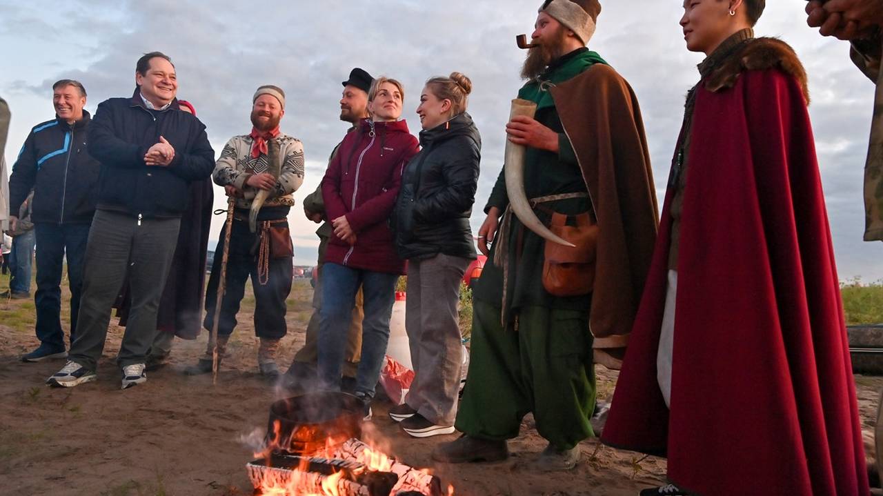 Главная картинка новости: Врио главы Коми принял участие в древней "Петровщине" на берегу Печоры